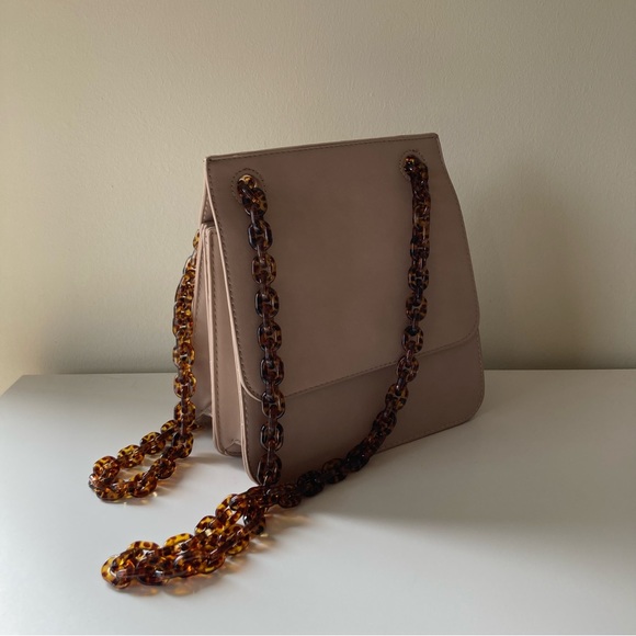 ANTIK KRAFT Structured Purse with Tortoise Chain Strap - Picture 2 of 5